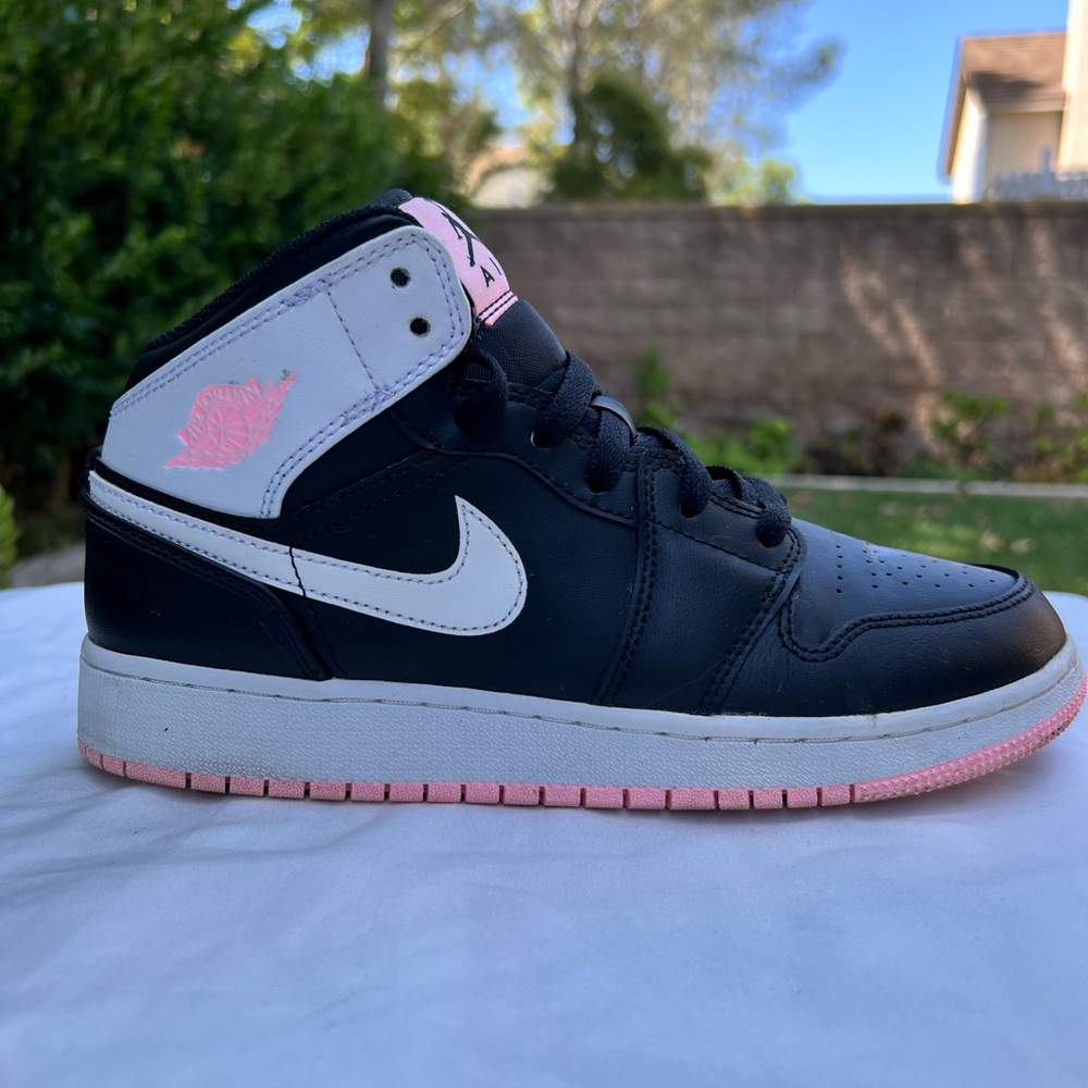 Air Jordan 1 Mid Black/White/Pink Kids Shoe Size 5.5Y - Picture 5 of 14